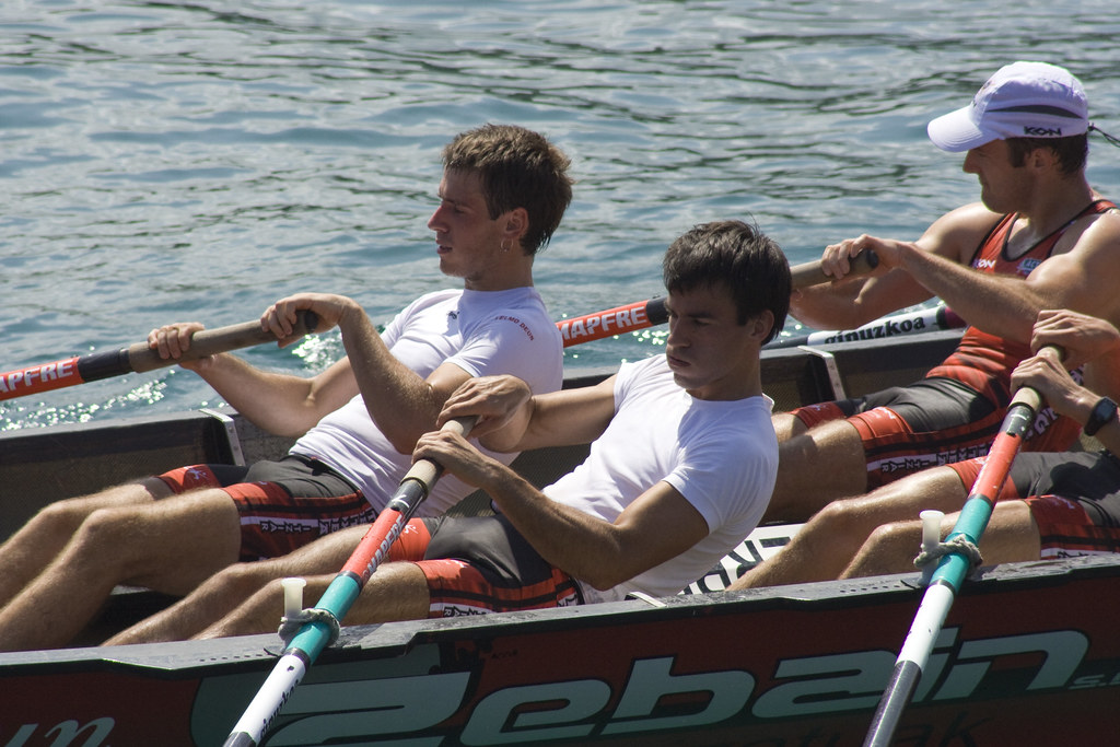Rowing back after the estropada